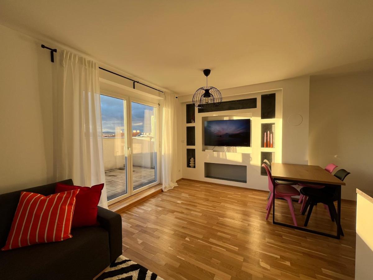 Penthouse Near Central Station With Free Parking Wien Exteriör bild